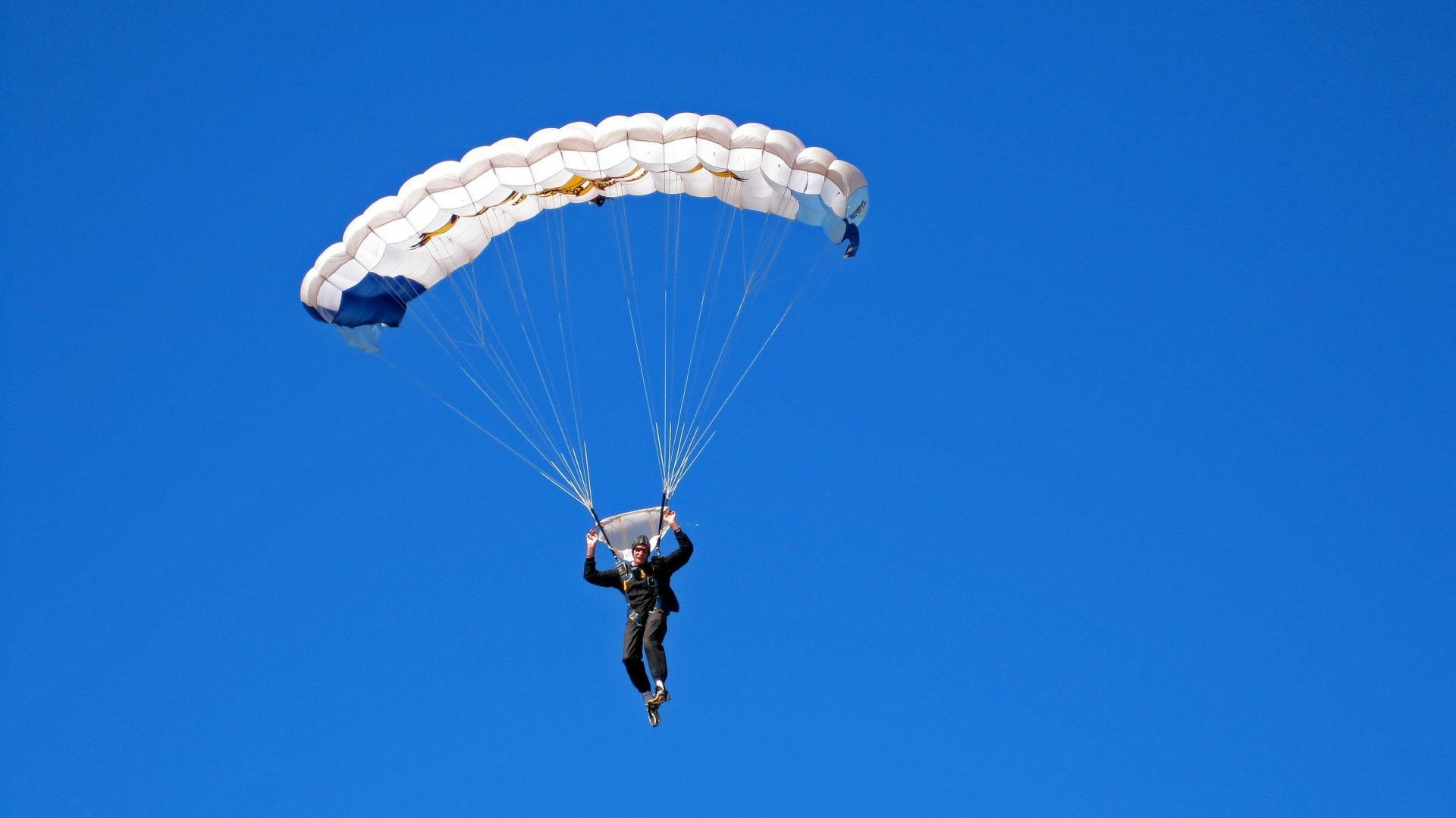 德甲积分榜：拜仁领跑多特紧Follow，争夺激烈，德甲 积分